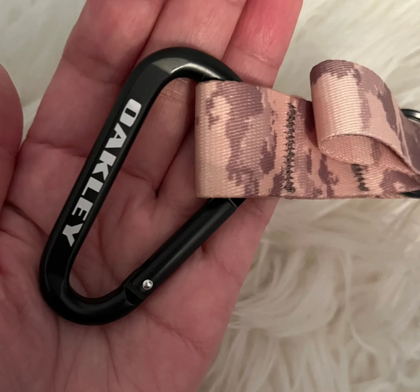 Oakley Keychain - brand new 🧡 image indicator(2)