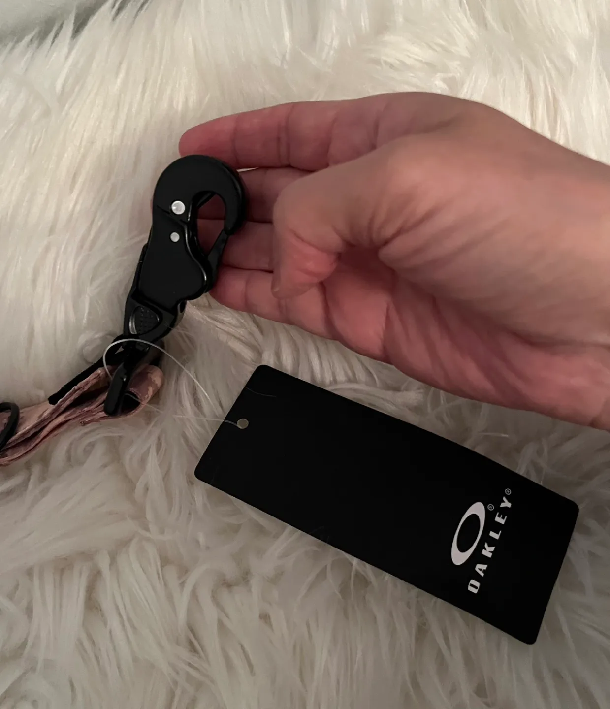 Oakley Keychain - brand new 🧡 image indicator(3)