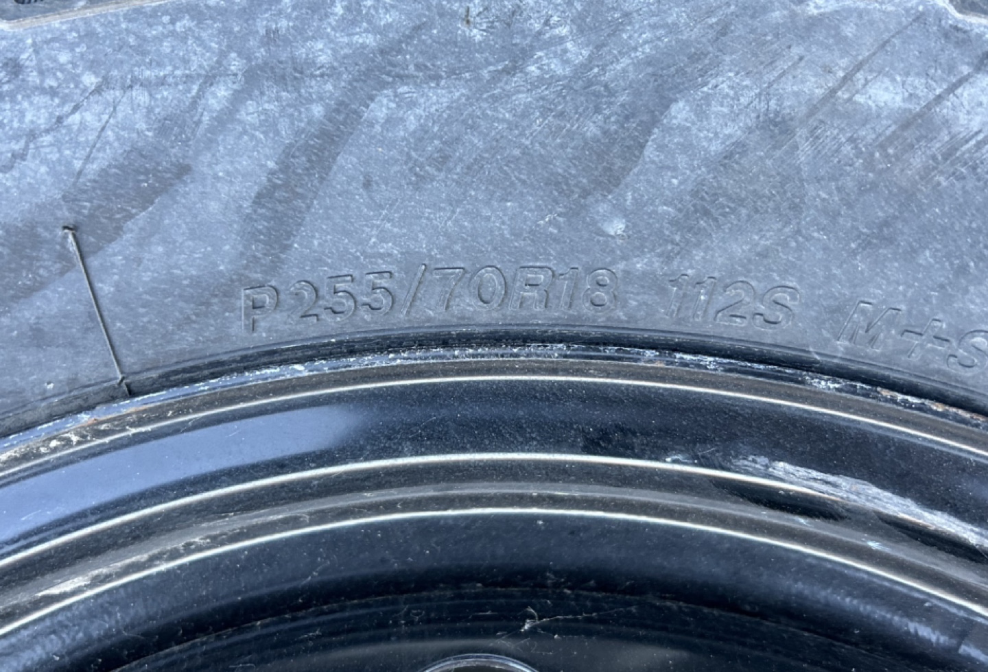 255/70R18 Bridgestone Tire on new Rim - Like new - photo 3