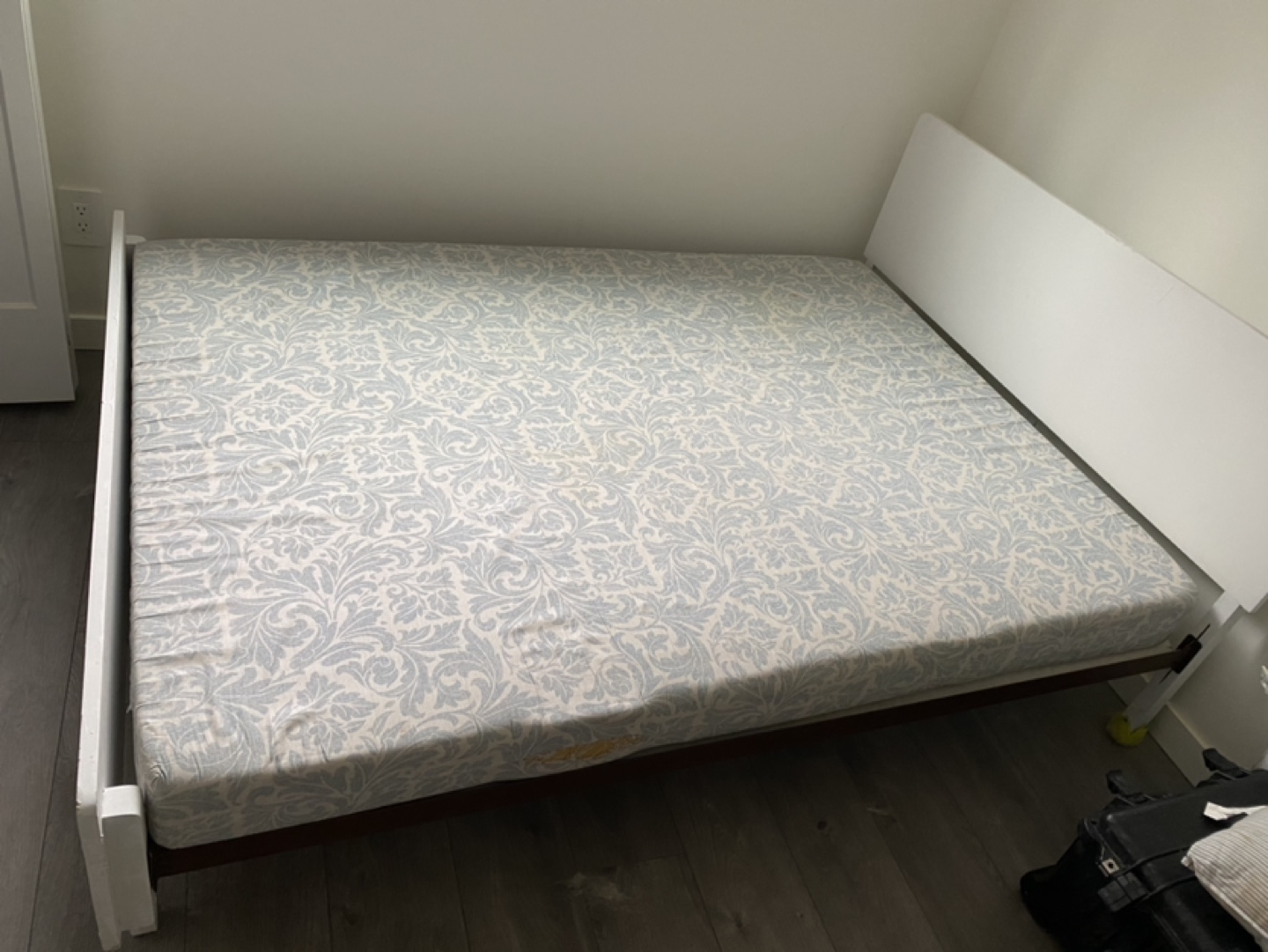 Double bed plus sheets and comforter - photo 2