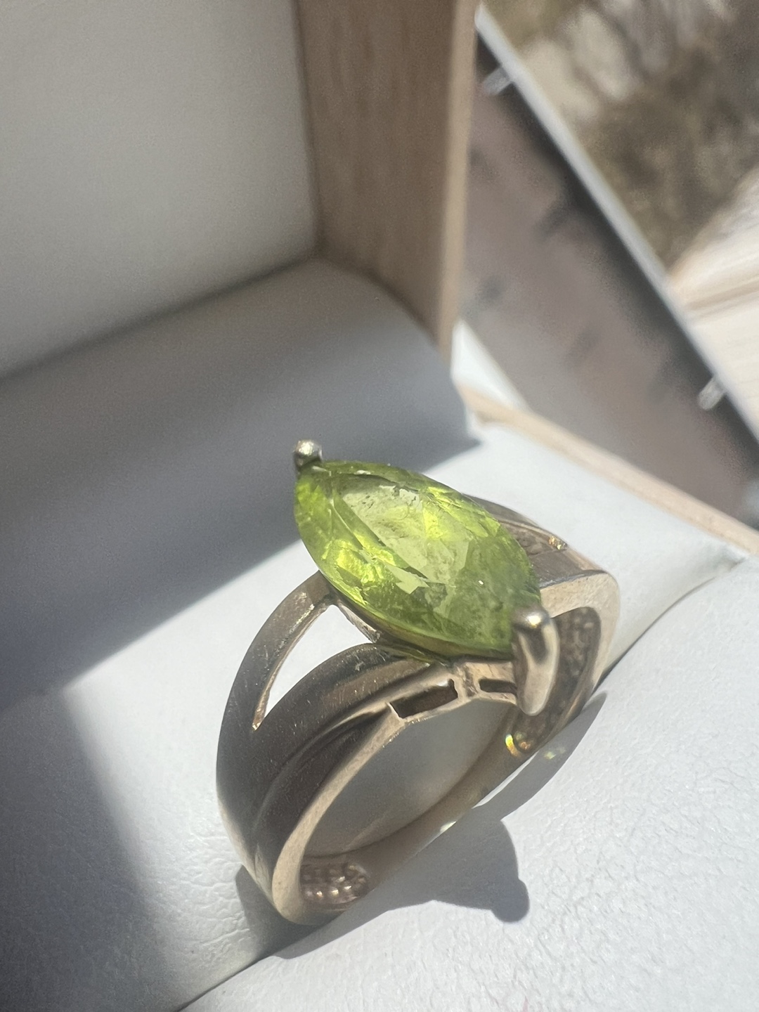 14 k Marquise-cut Peridot Ring in Gold Setting - photo 2