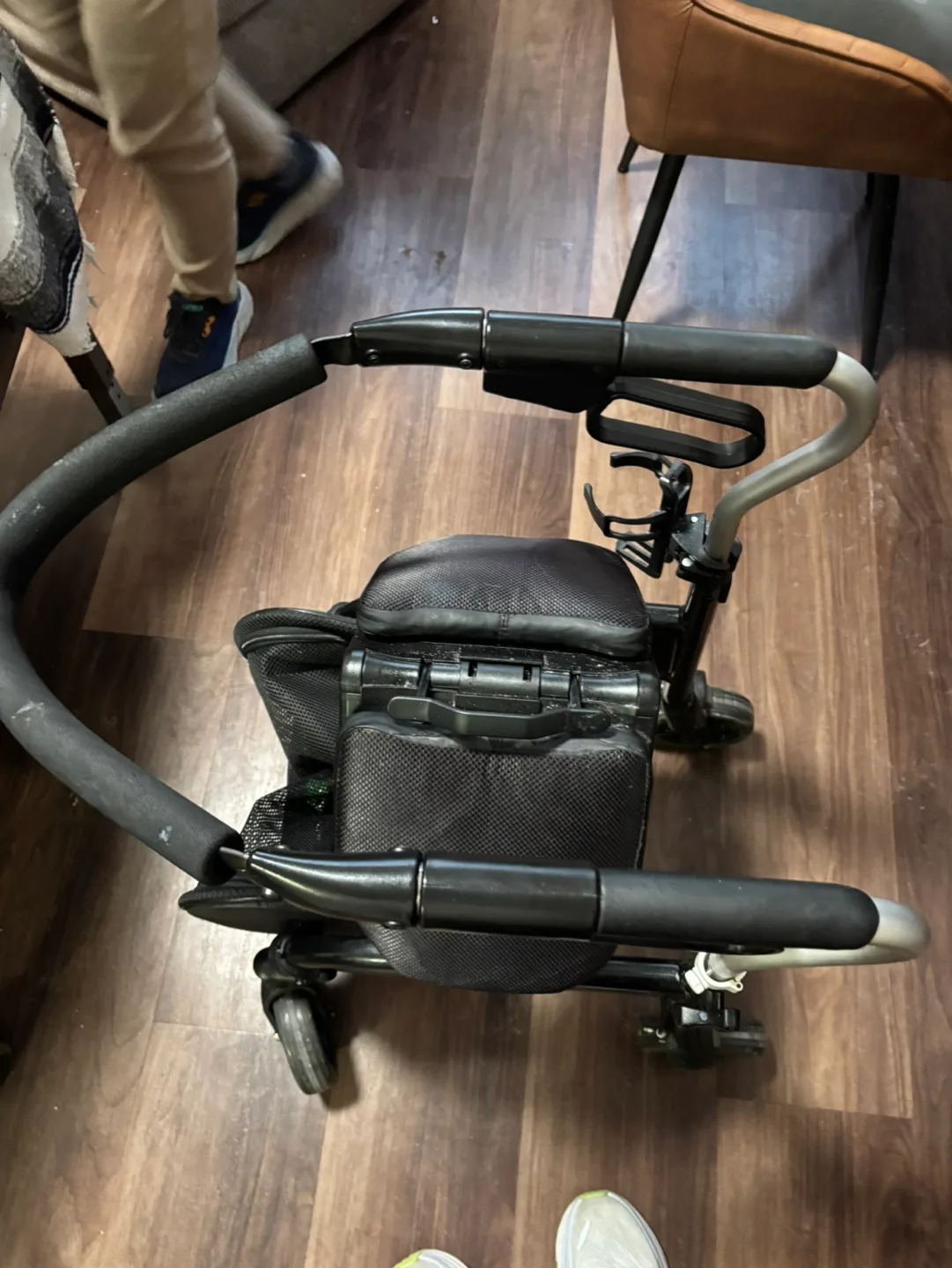 Rollator Walker with Seat and Storage image indicator(2)