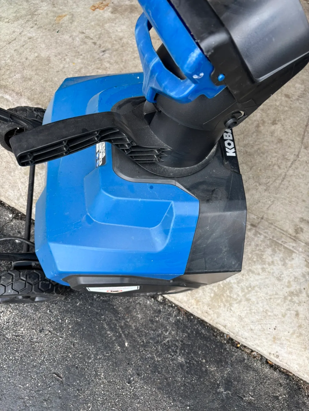 Kobalt 16-inch 1800-Watt NEW Electric Snow Thrower image indicator(4)