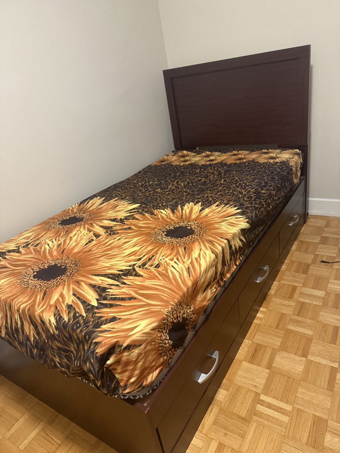 Single bed with storage drawers