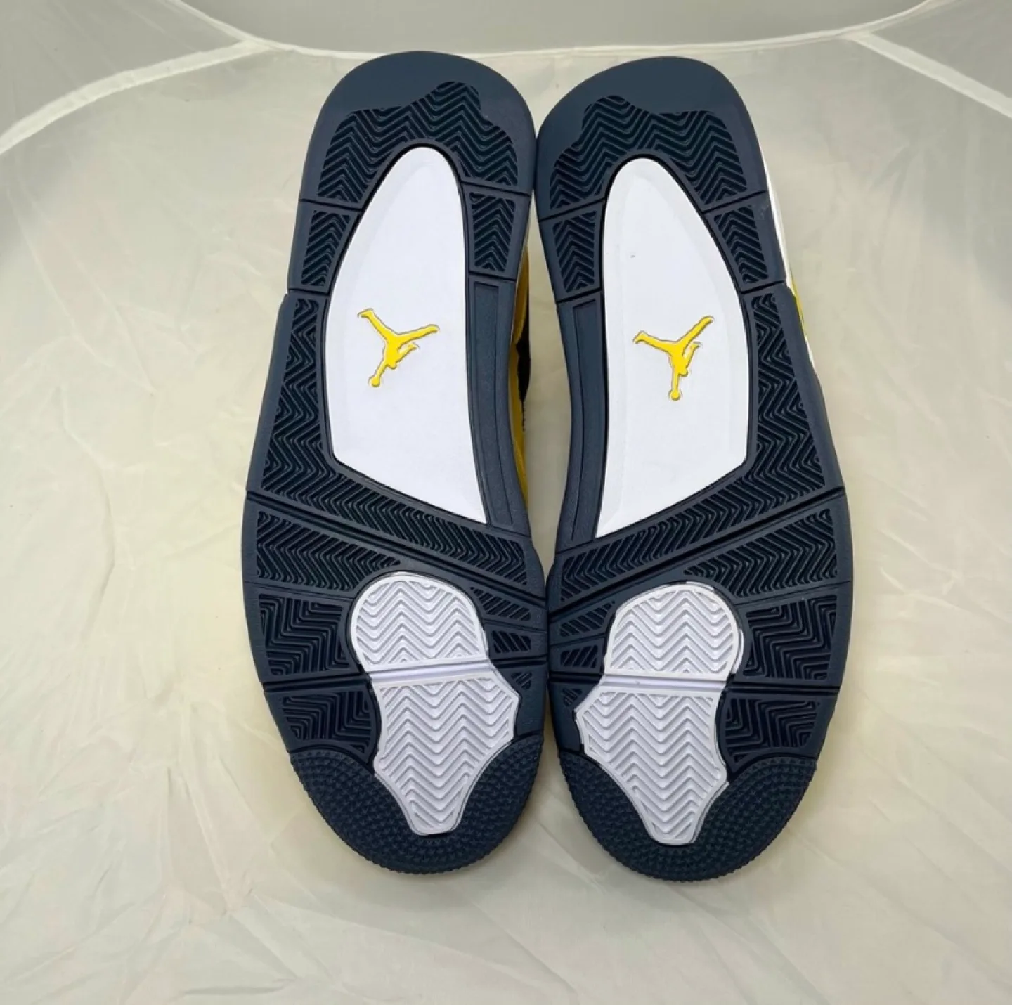 Air Jordan 4 Retro "Tour Yellow” US Size 9.5 image indicator(7)