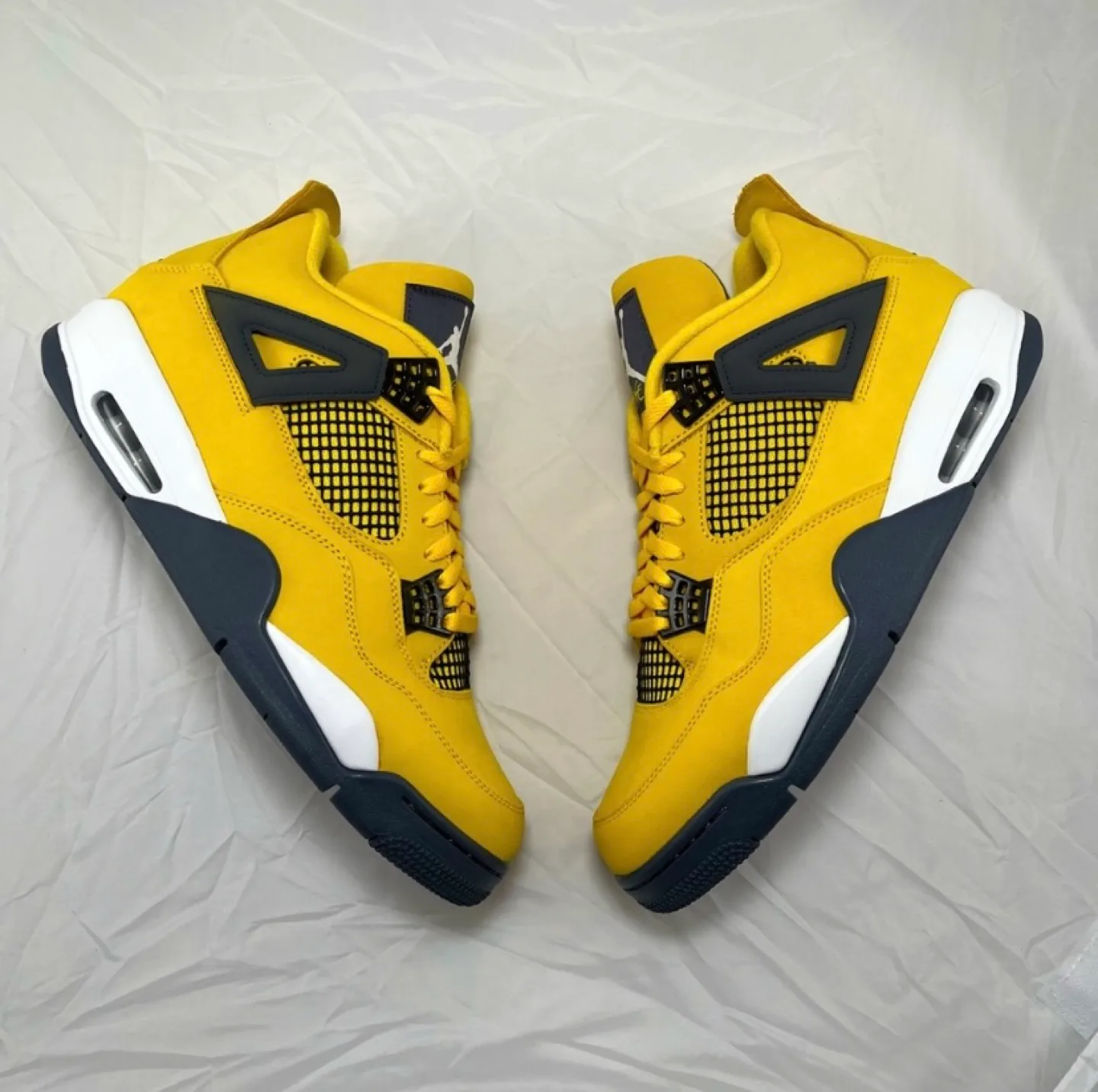 Air Jordan 4 Retro "Tour Yellow” US Size 9.5 image indicator(2)