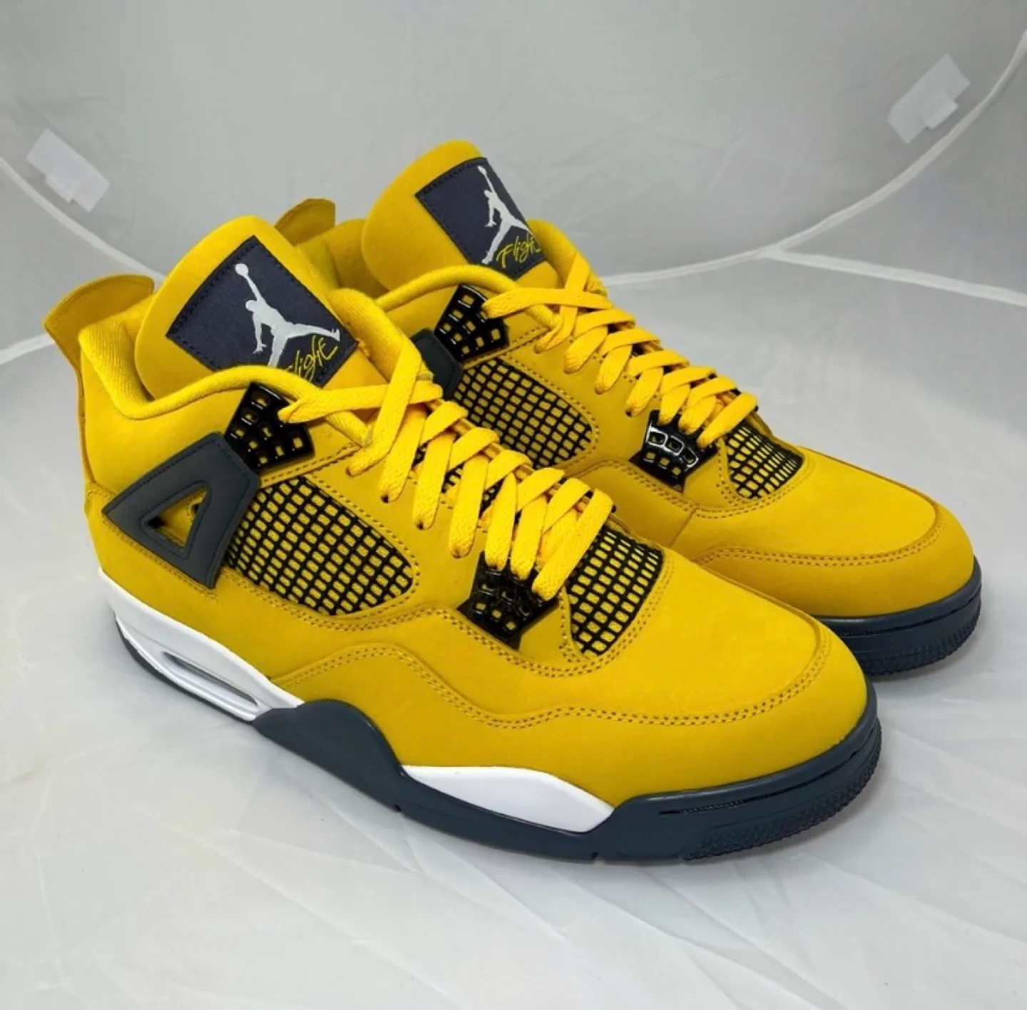Air Jordan 4 Retro "Tour Yellow” US Size 9.5 image indicator(5)