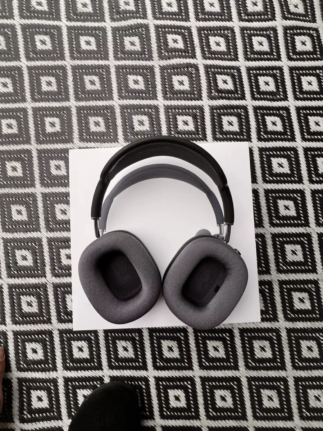 Apple AirPods Max Headphones with Smart Case - Space Gray image indicator(5)