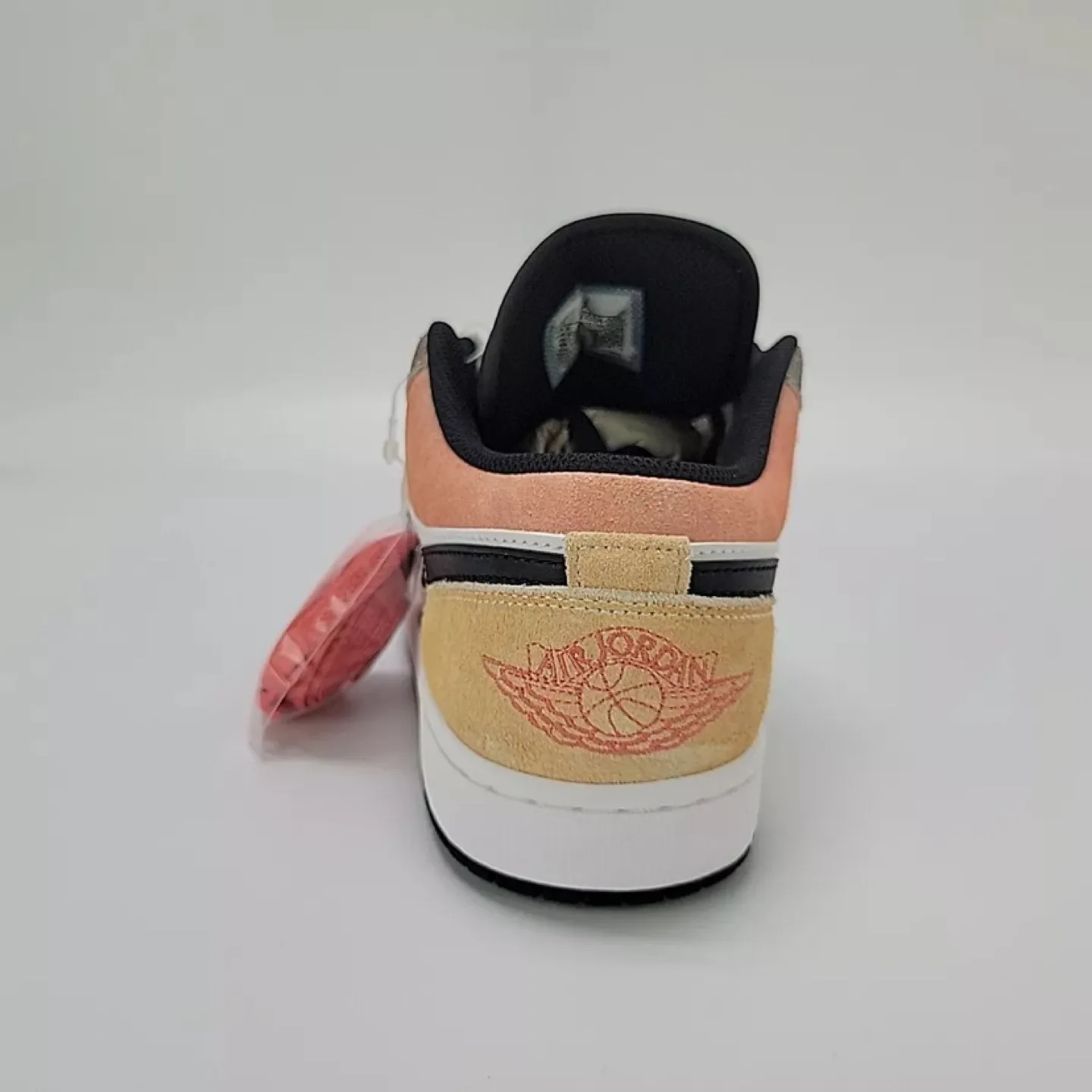 Air Jordan 1 Low SE 'Neutral Grey' image indicator(4)