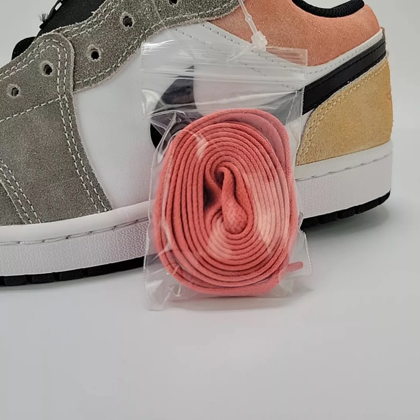 Air Jordan 1 Low SE 'Neutral Grey' image indicator(7)