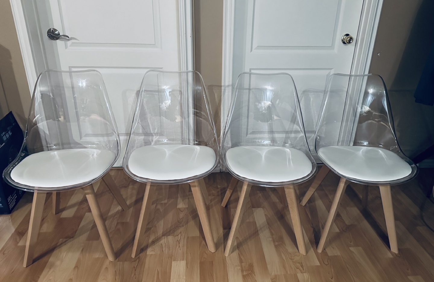 Dining Table Set: White Table & Four Clear Acrylic Chairs - photo 2