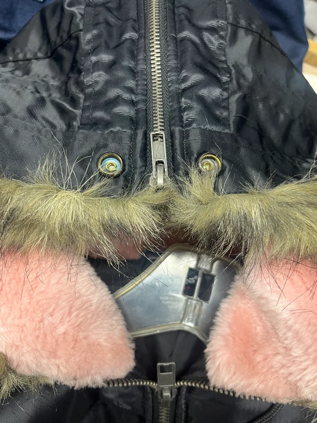 Y2K Vintage Guess Jeans Black Quilted Puffer Jacket image indicator(6)