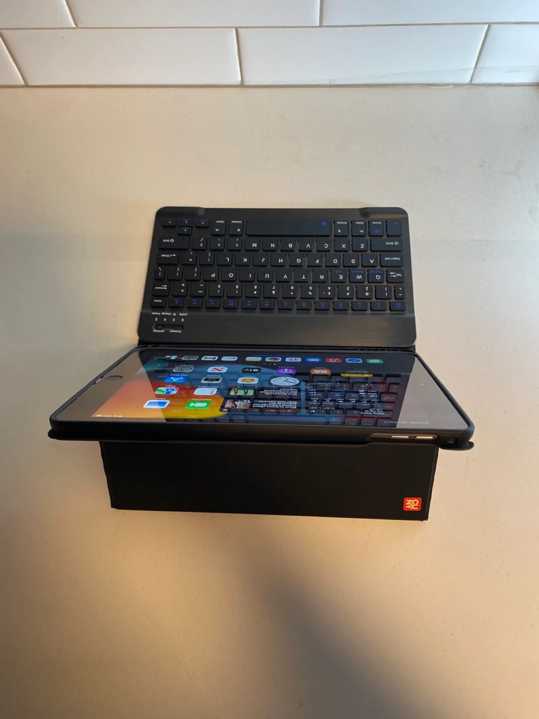 Apple iPad Air 2 with Keyboard Case Bundle with Stylus image indicator(2)