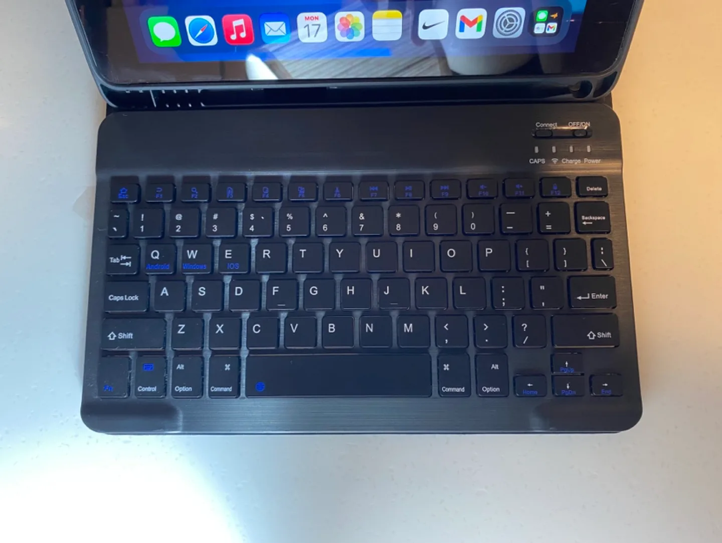 Apple iPad Air 2 with Keyboard Case Bundle with Stylus image indicator(6)