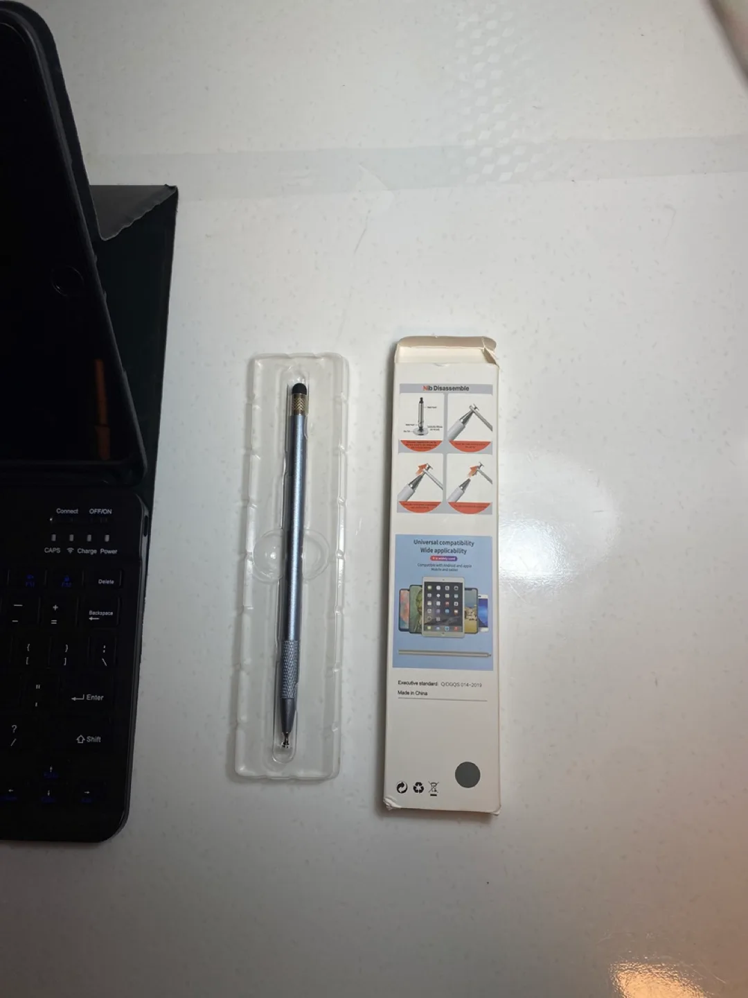 Apple iPad Air 2 with Keyboard Case Bundle with Stylus image indicator(8)