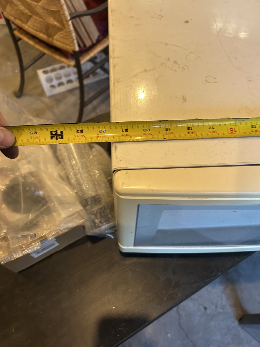 Vintage GE Microwave Oven - 0.7 Cu Ft - White - photo 2