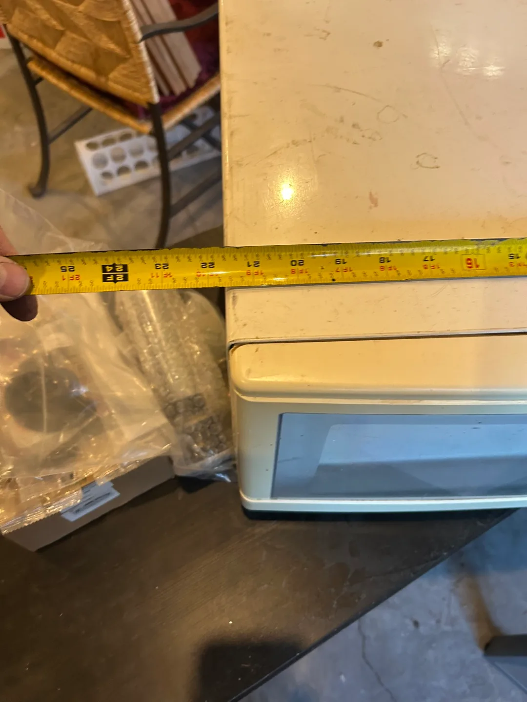 Vintage GE Microwave Oven - 0.7 Cu Ft - White image indicator(2)