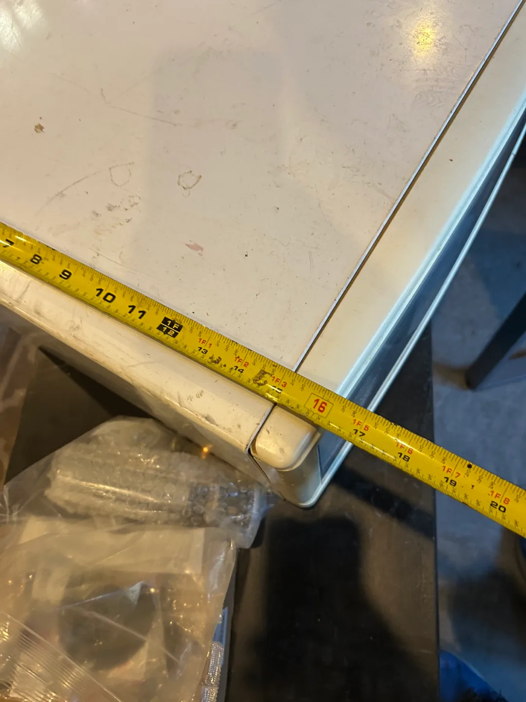 Vintage GE Microwave Oven - 0.7 Cu Ft - White image indicator(3)