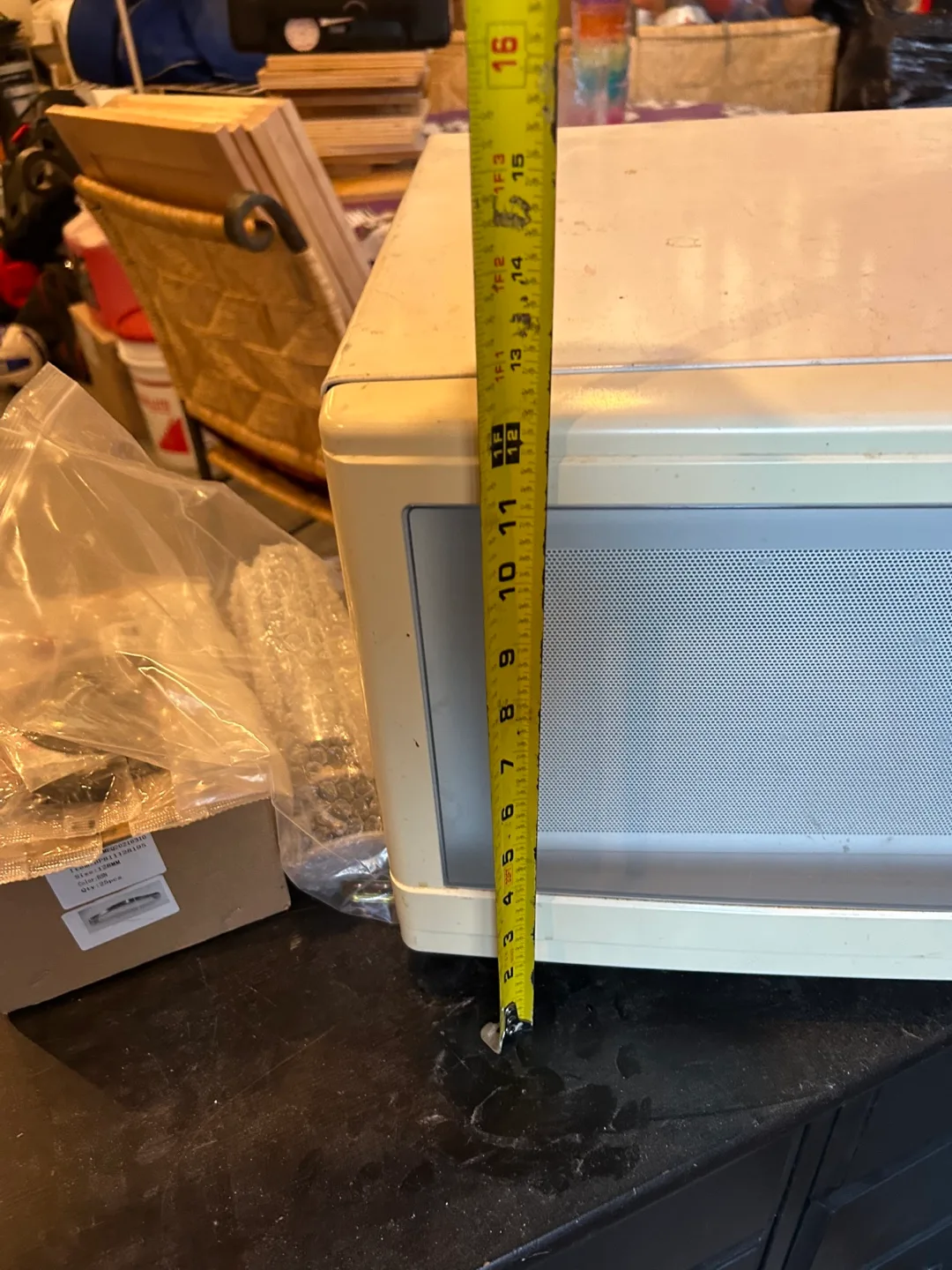 Vintage GE Microwave Oven - 0.7 Cu Ft - White image indicator(4)