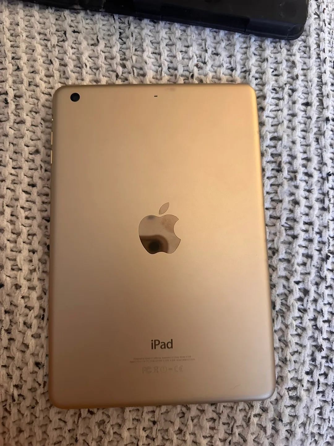 iPad Mini 3 & Kate Spade Folio Case Bundle image indicator(2)