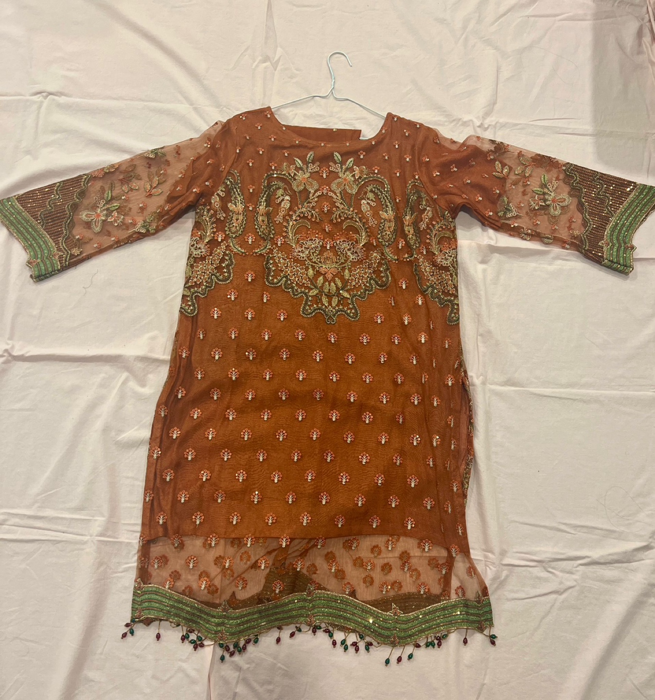 Gorgeous embroidered Pakistani Shalwar Kameez - photo 2