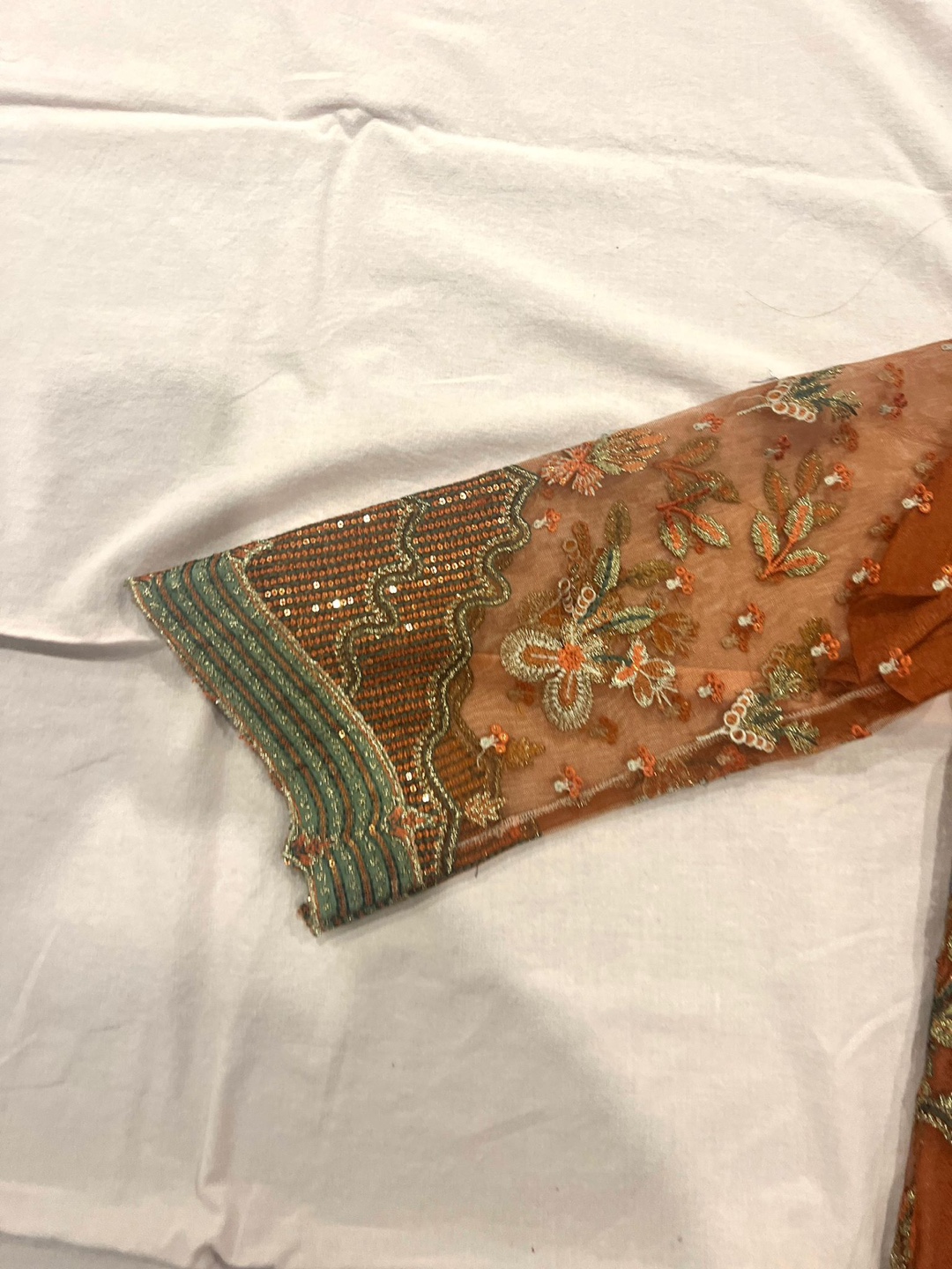 Gorgeous embroidered Pakistani Shalwar Kameez