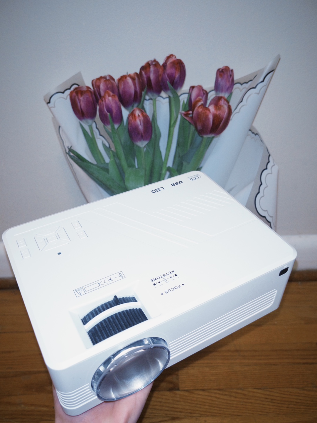 1080P WiFi Bluetooth Projector with Screen
