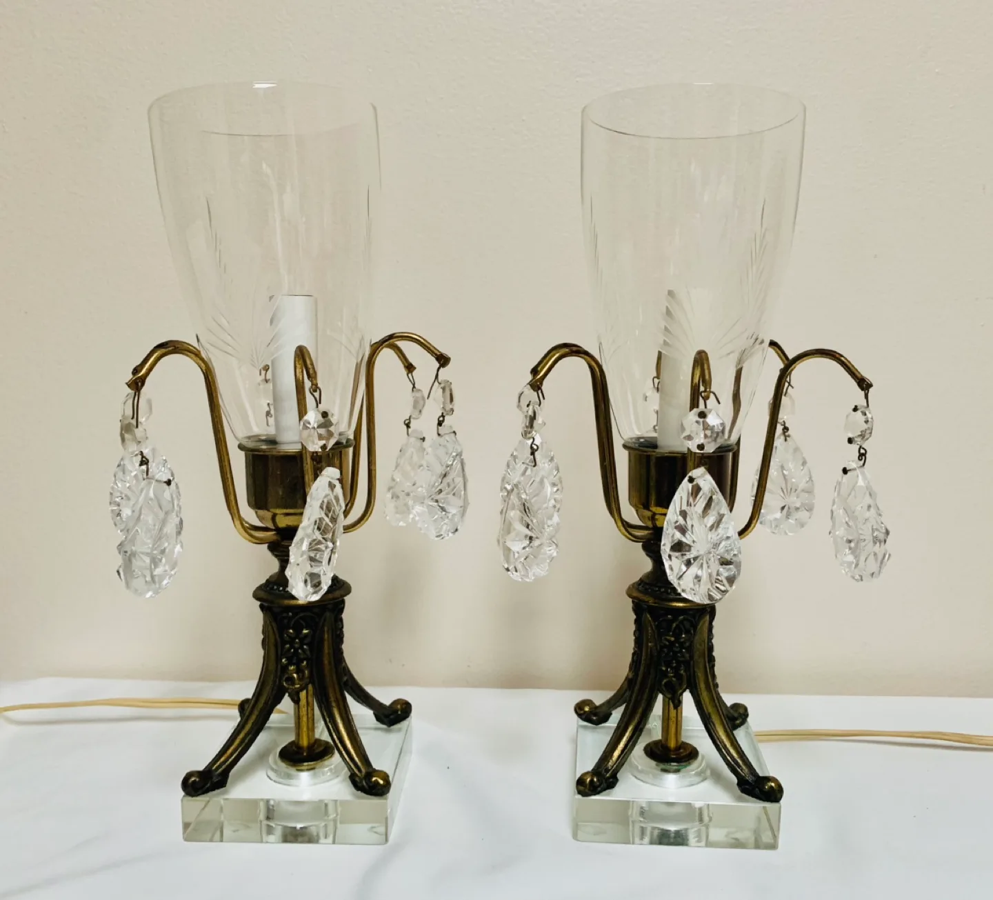 vintage MCM Hollywood Regency boudoir lamps with lucite bases image indicator(2)