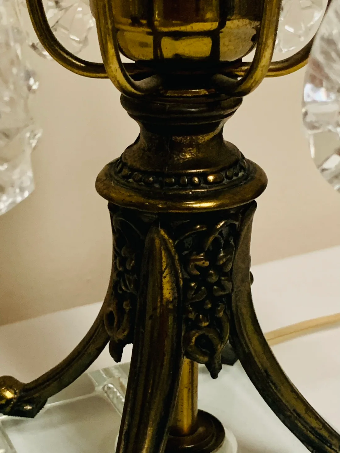 vintage MCM Hollywood Regency boudoir lamps with lucite bases image indicator(6)