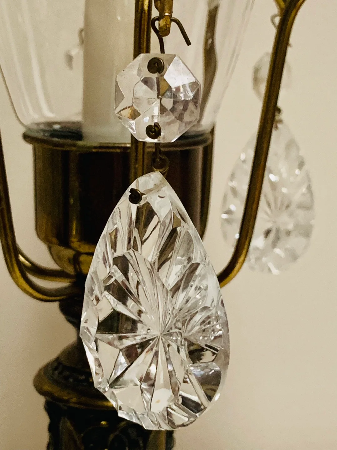 vintage MCM Hollywood Regency boudoir lamps with lucite bases image indicator(4)