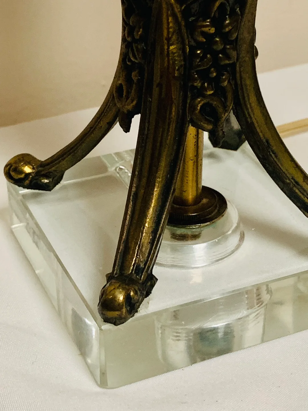 vintage MCM Hollywood Regency boudoir lamps with lucite bases image indicator(7)