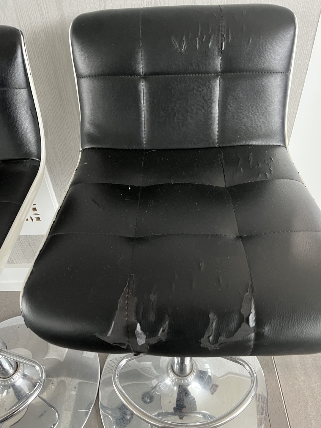 Pair of Black and White Bar Stools - photo 4