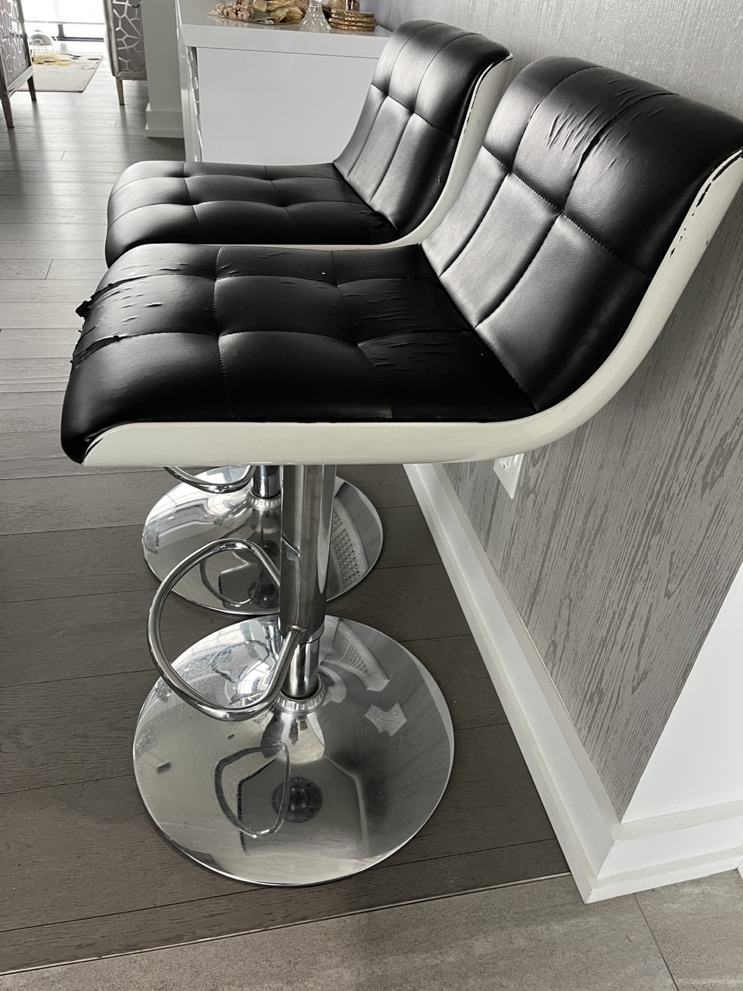 Pair of Black and White Bar Stools - photo 2