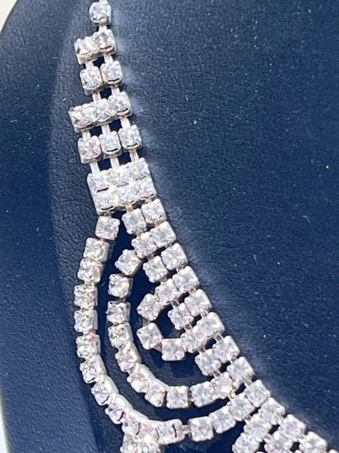 Vintage Rhinestone Statement Necklace excellent condition image indicator(4)