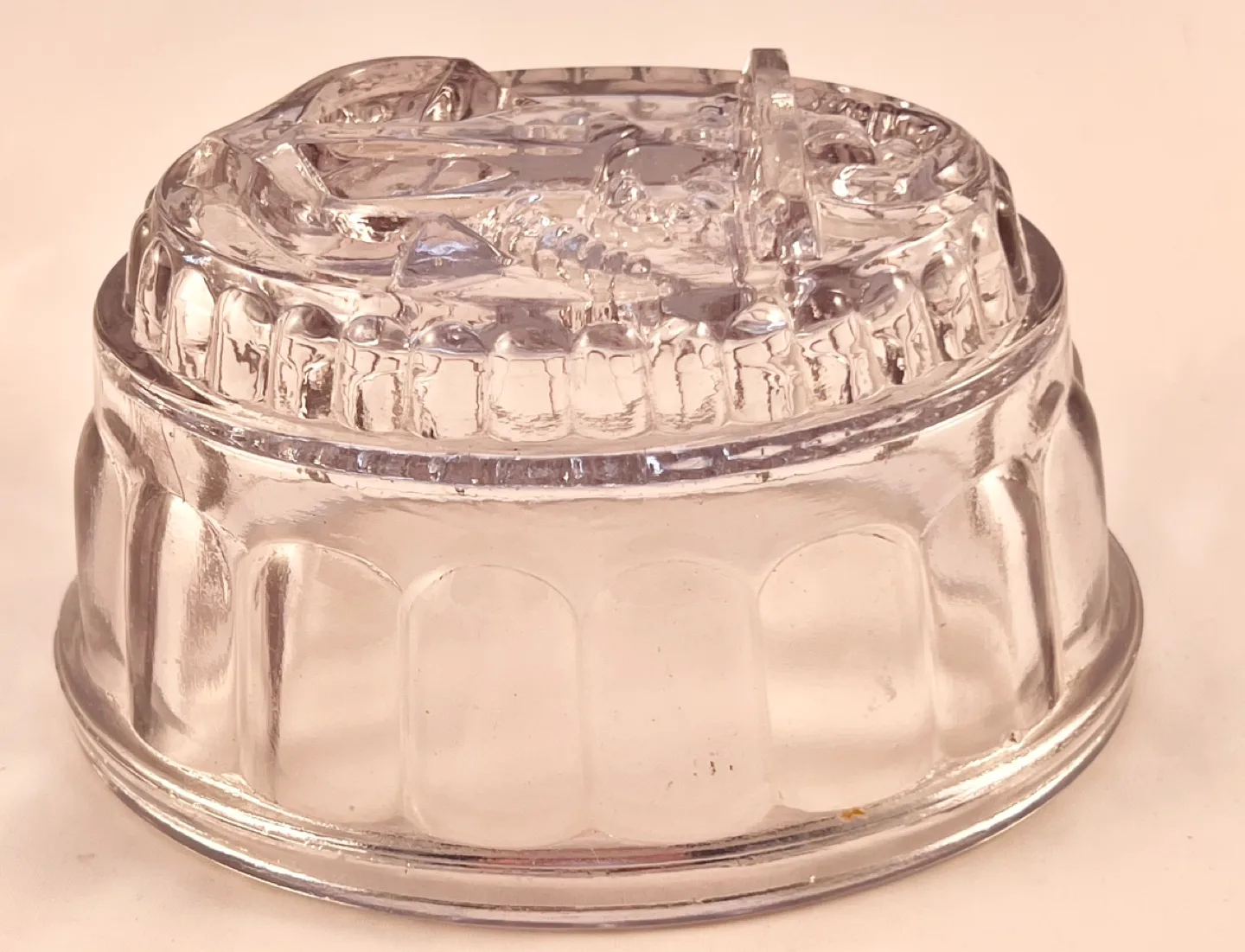 Vintage Anchor Jelly Mold uranium glass image indicator(4)