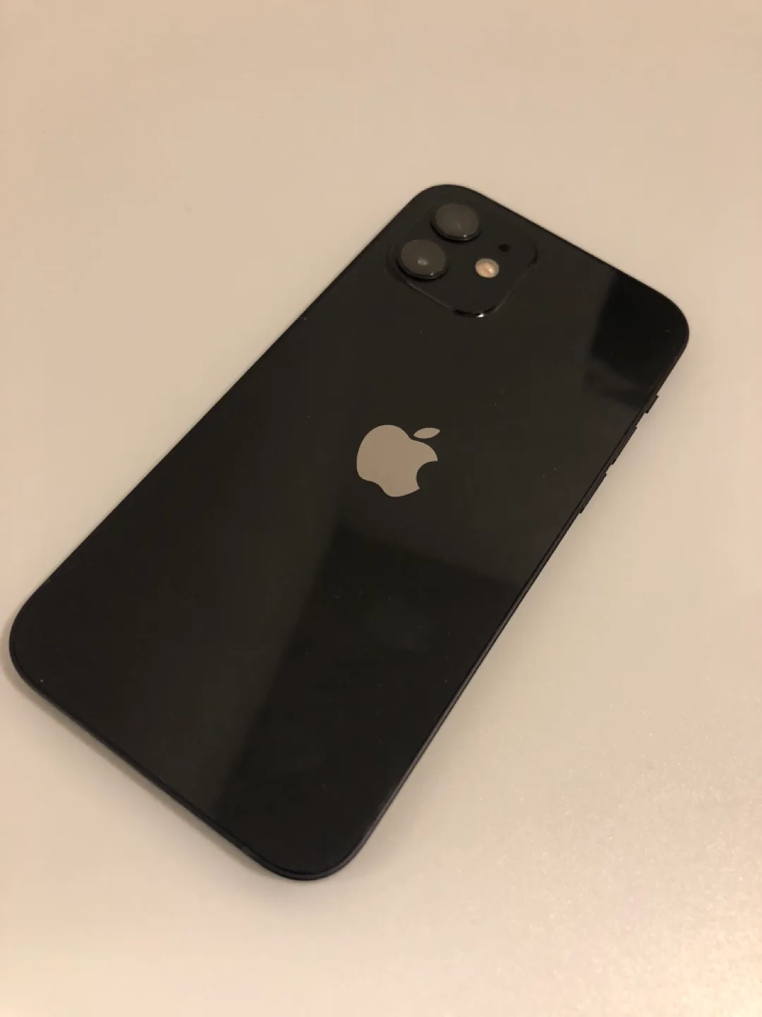 Refurbished Apple iPhone 12, 64GB, Black - Unlocked image indicator(4)