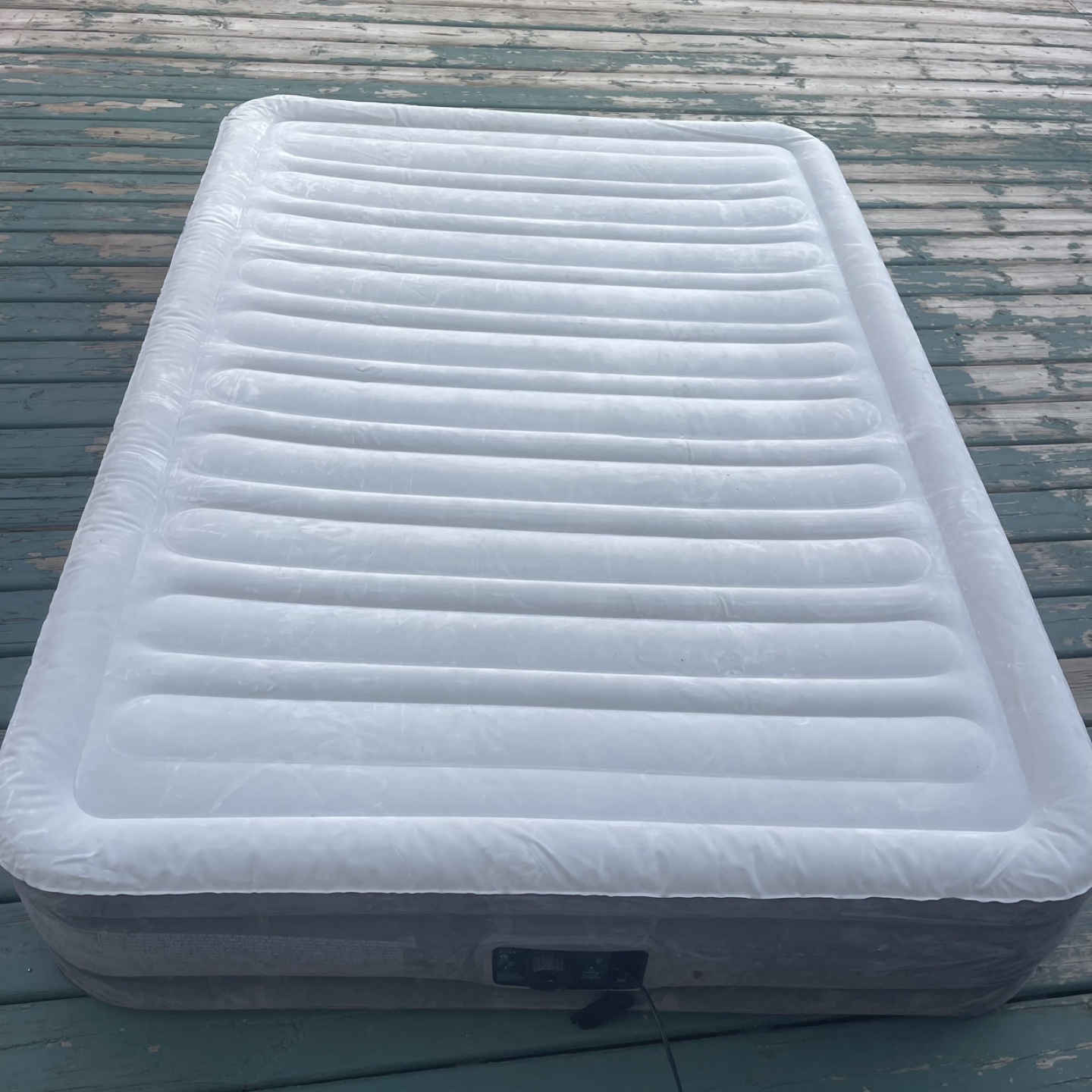 INTEX Inflatable Queen Air Mattress with Built-in Pump - photo 3