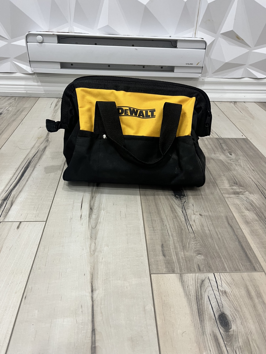 Dewalt 20V Cordless Drill and Driver Combo Kit - photo 2