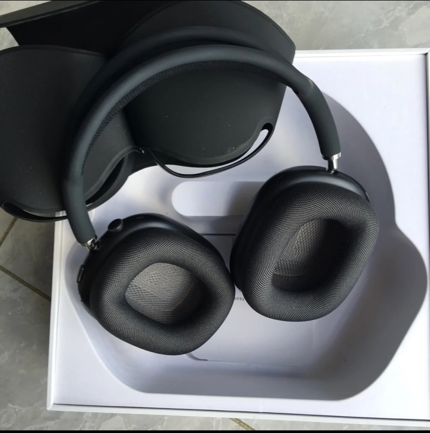 Apple AirPods Max with Smart Case - Space Gray image indicator(2)