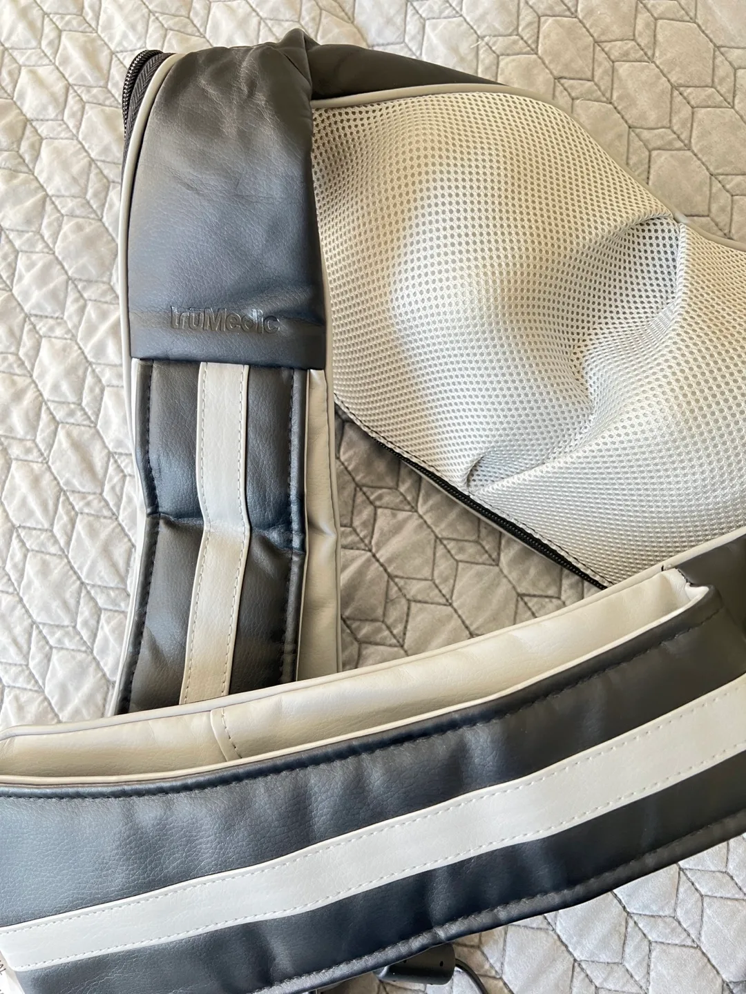 Shiatsu+ Neck & Back Massager w/ Heat image indicator(5)