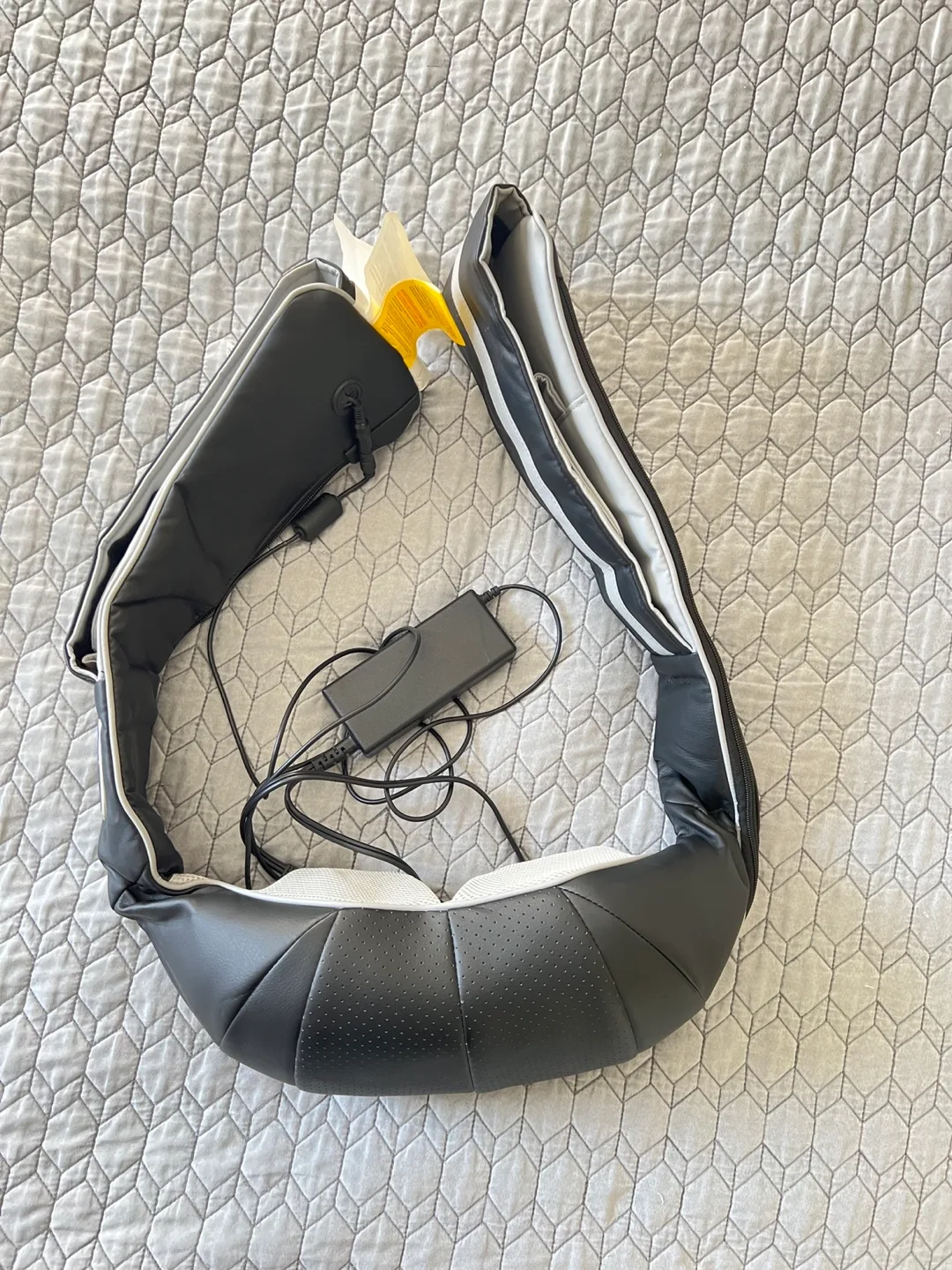 Shiatsu+ Neck & Back Massager w/ Heat image indicator(8)