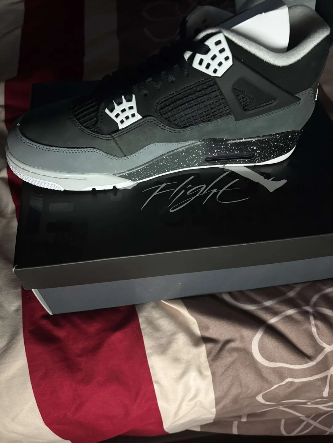 Jordan 4 Fear image indicator(3)