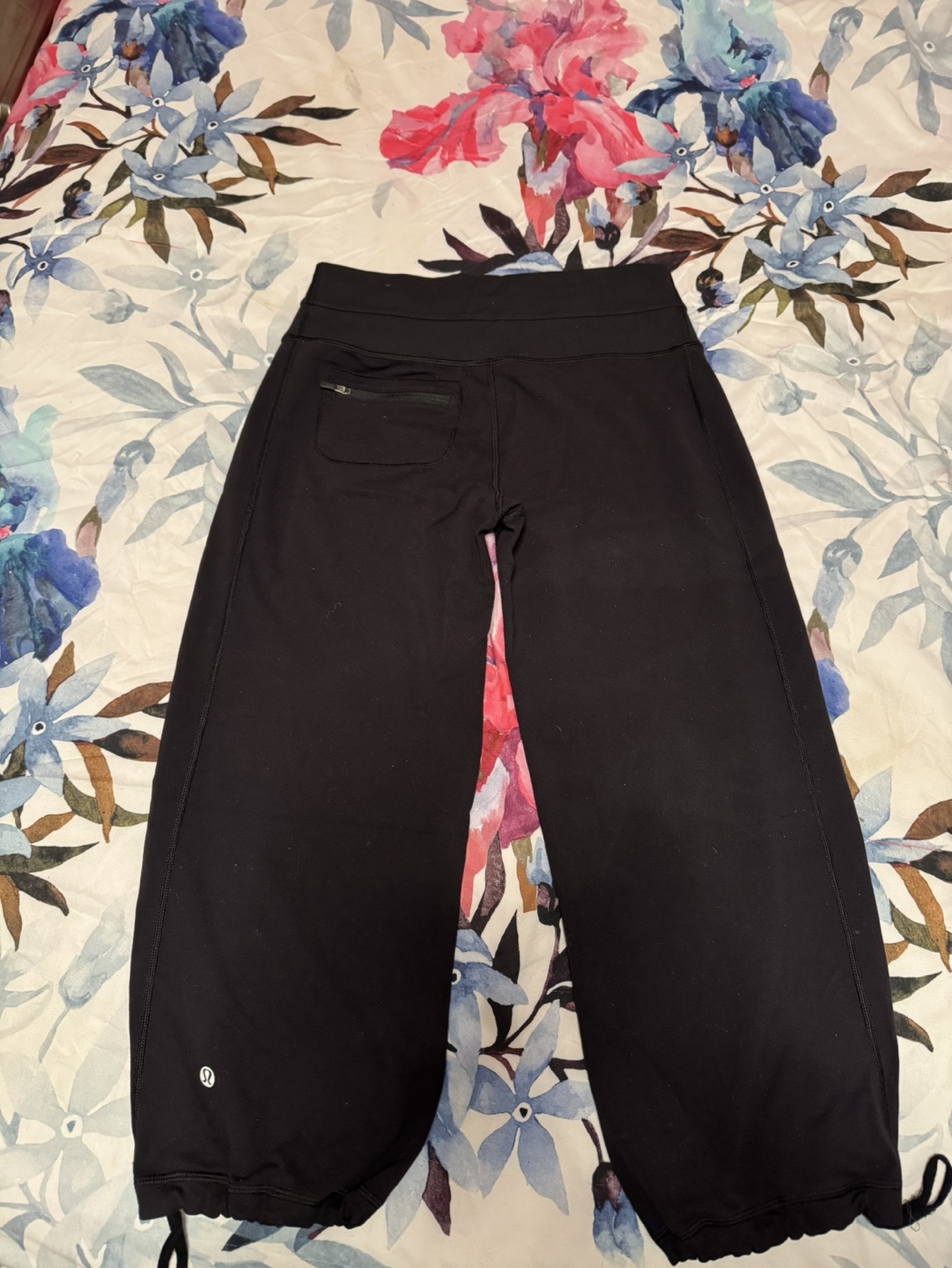 Lululemon Black Crop Pants with Drawstrings - photo 2