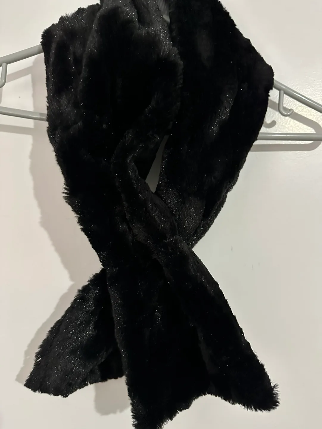 Black Faux Fur Scarf - Guillaume image indicator(3)