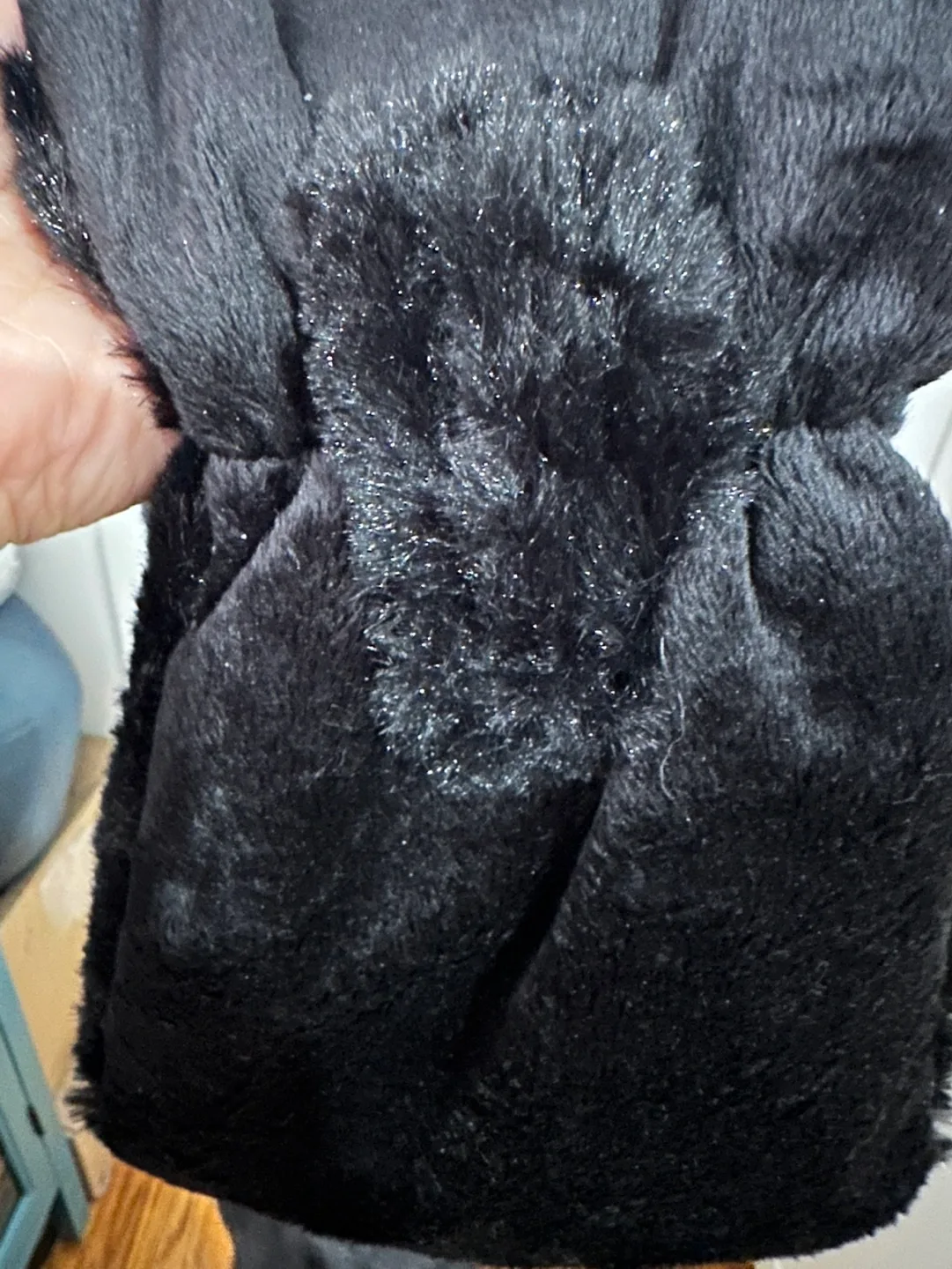 Black Faux Fur Scarf - Guillaume image indicator(4)