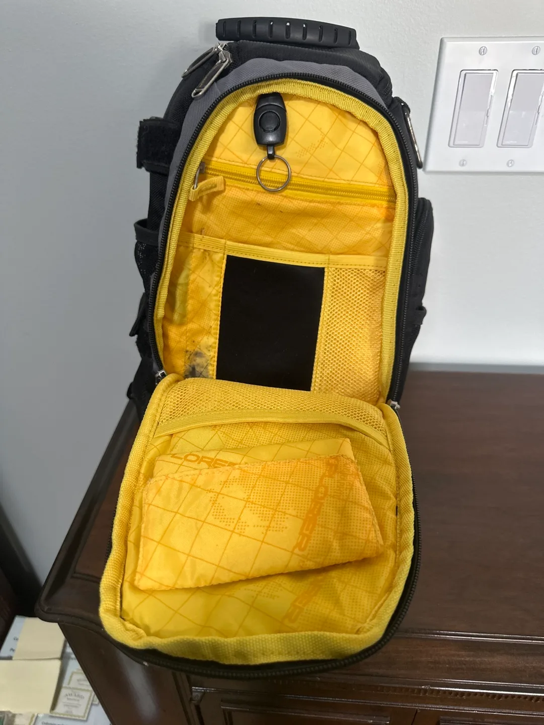 National Geographic Explorer Camera Backpack image indicator(2)