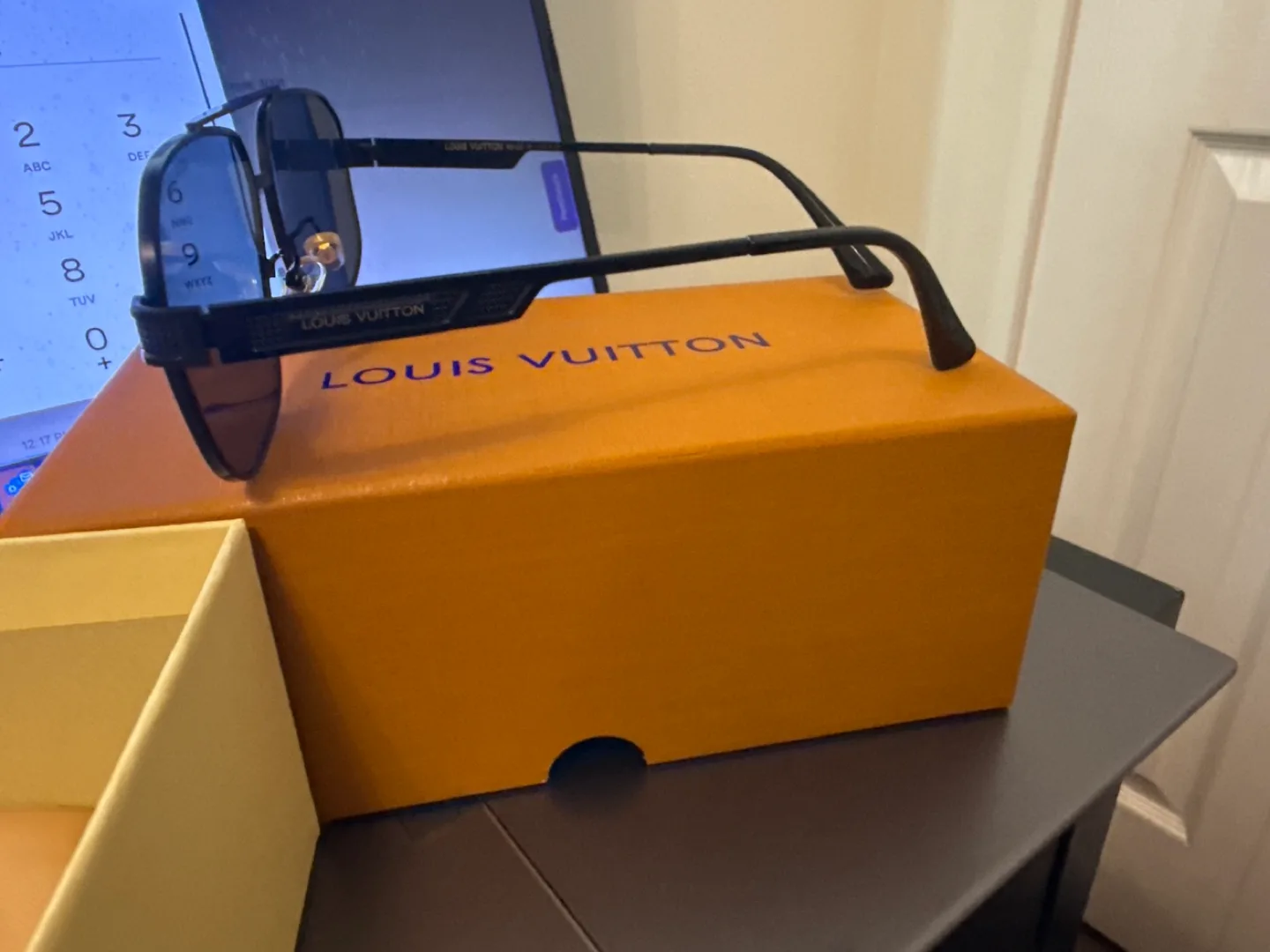 Louis Vuitton Sunglasses - Aviator Style image indicator(4)