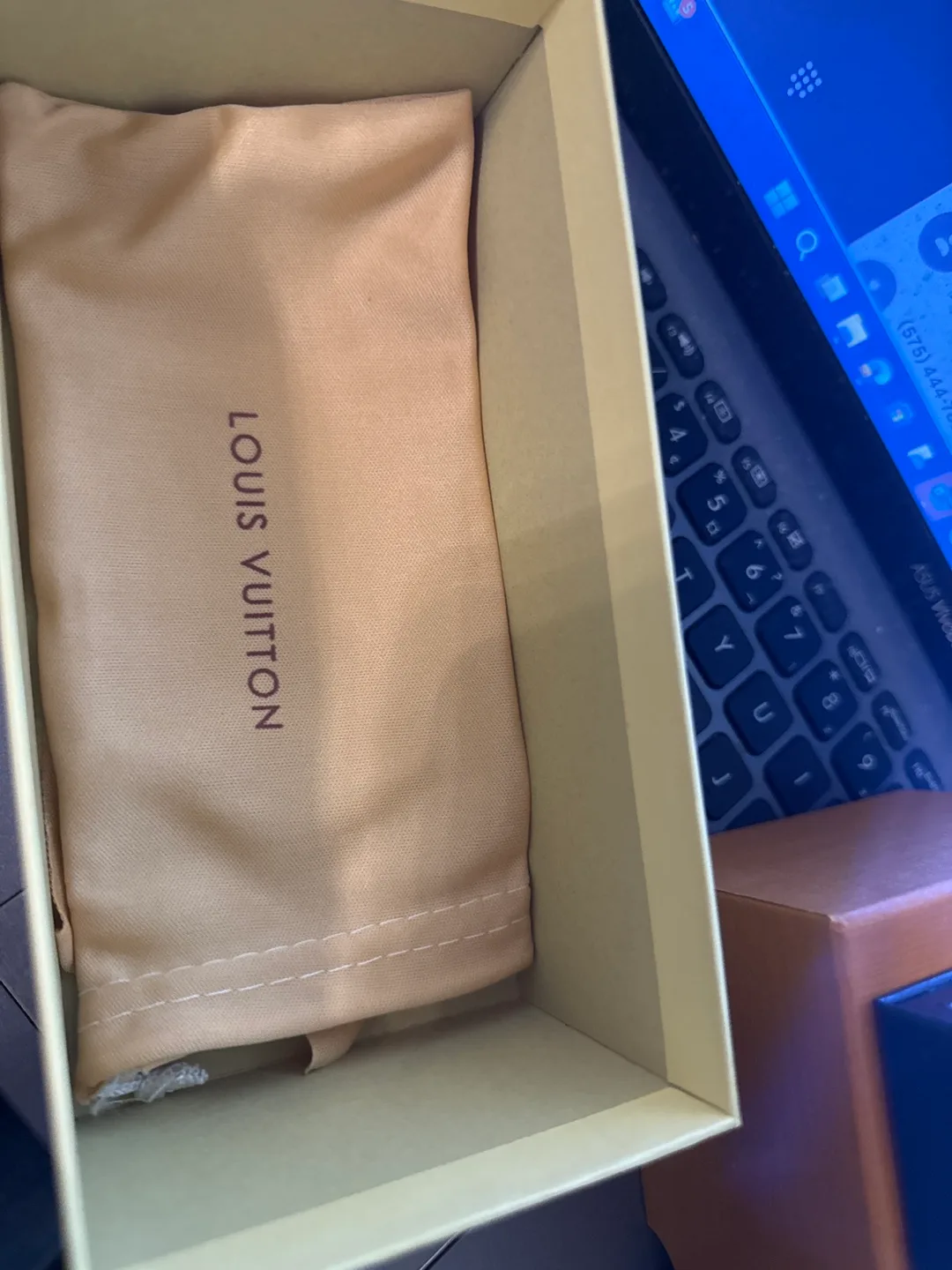 Louis Vuitton Sunglasses - Aviator Style image indicator(2)