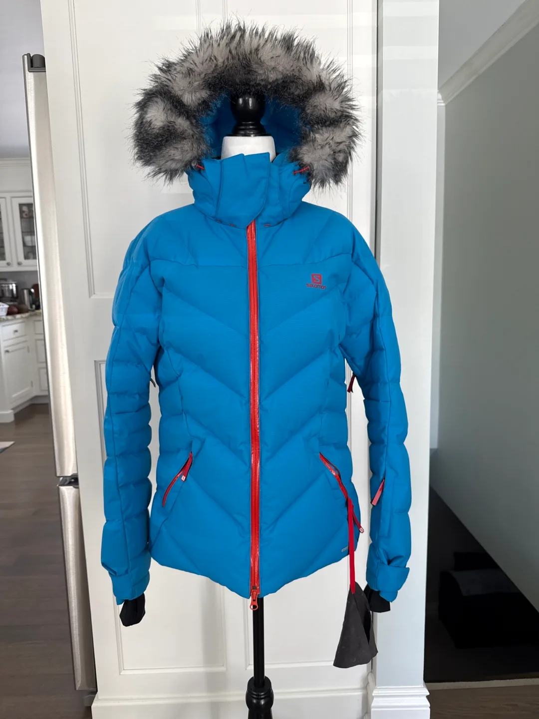 ❄️Women's Salomon Ski Jacket image indicator(2)