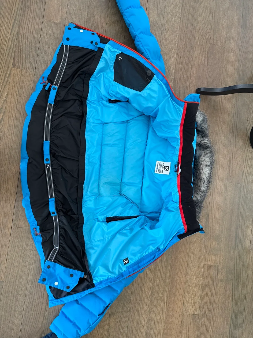 ❄️Women's Salomon Ski Jacket image indicator(8)